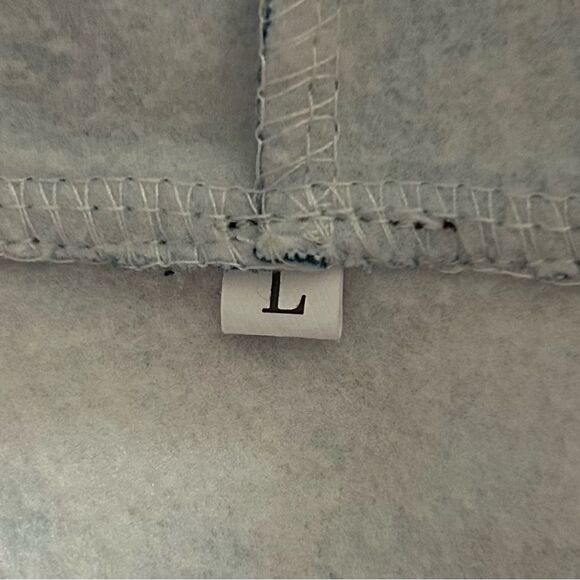 PREOWNED β¦ Uniquely Colorful βSize:βLβ Pullover / Hooded Sweatshirt - Picture 3 of 3